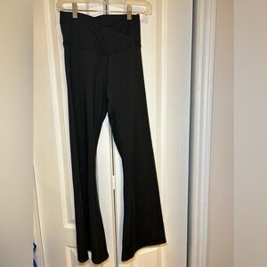 Black Crossover Waist Flare Yoga Pants High Rise Stretch Activewear in Size S